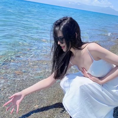 她自林中来
